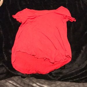 Red shirt sleeve shirt